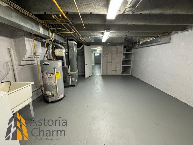 Building Photo - Modern 3 bedroom 1.5 bathroom House for RENT!