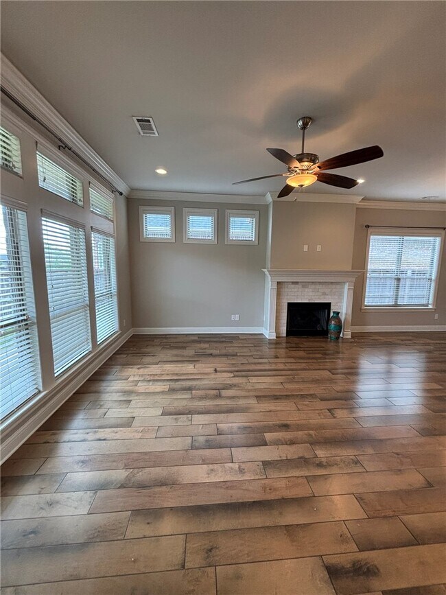 Building Photo - 4612 SW Birmingham St