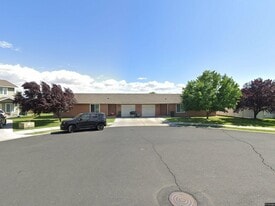 Building Photo - 626 NE Willow Ct