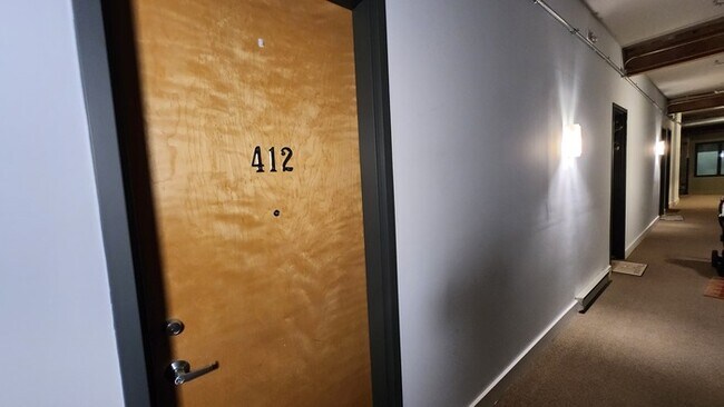 Building Photo - Fully furnished all utilities included!!!