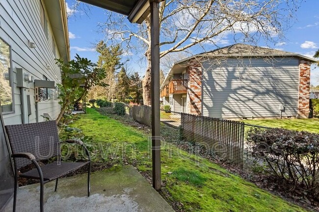 Building Photo - 5660 SW 180th Ave