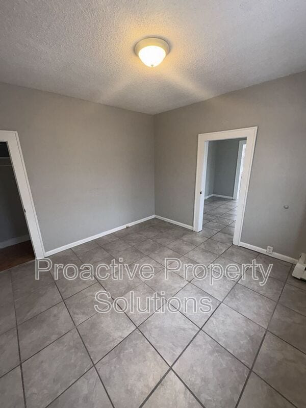 Building Photo - 534 Cherry St