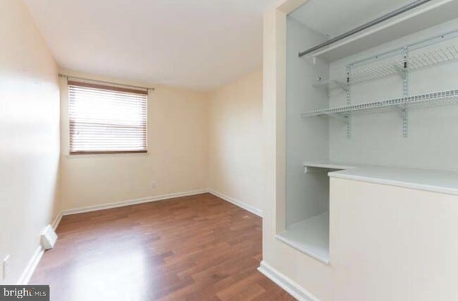 Building Photo - 10869 Harrow Rd