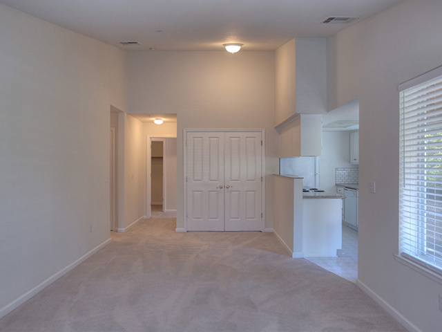 Building Photo - Lovely 2 Bedroom, 2 bath in Stone Pine Com...