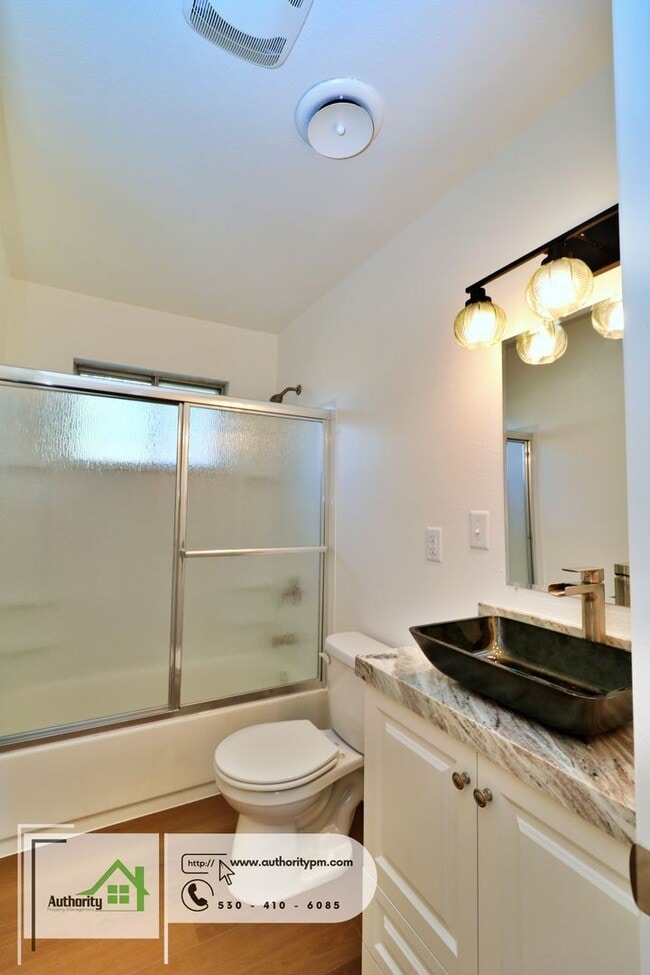 Building Photo - 2042 Neptune Terrace