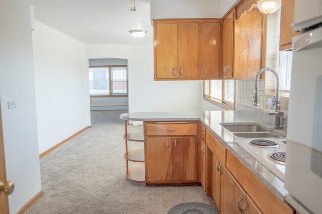 Building Photo - 5520 S Pulaski Rd