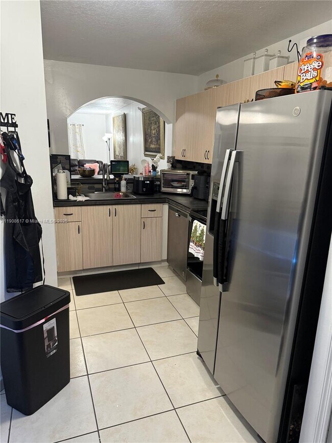 Building Photo - 1271 SE 28th Ct