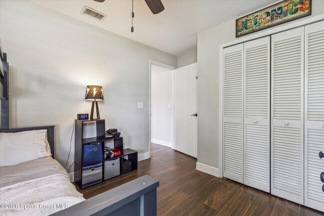 Building Photo - 2532 Kingsmill Ave