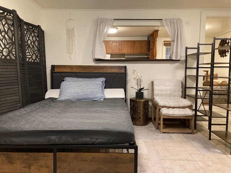 Building Photo - 3421 Belmont Ave