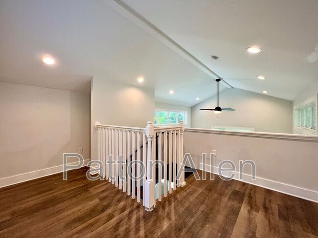 Building Photo - 10-10 Riverview Dr