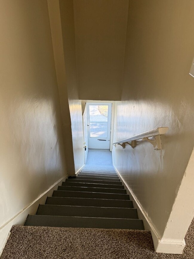 Building Photo - ForestAve635