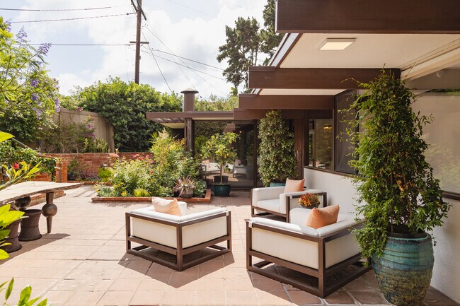 Building Photo - 459 Culebra St