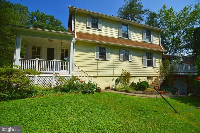 Building Photo - 1300 Noyes Dr