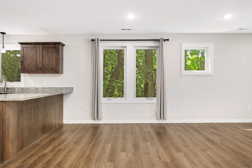 spot for a dining room table - 2927 Marshall St NE