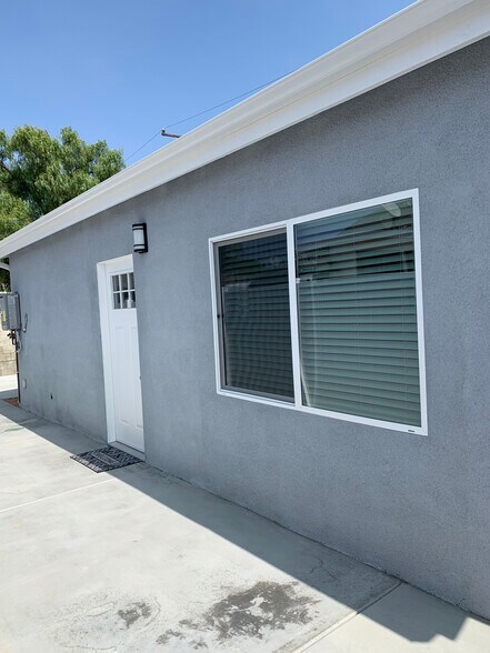 Front of apartment - 3932 Walgrove Ave