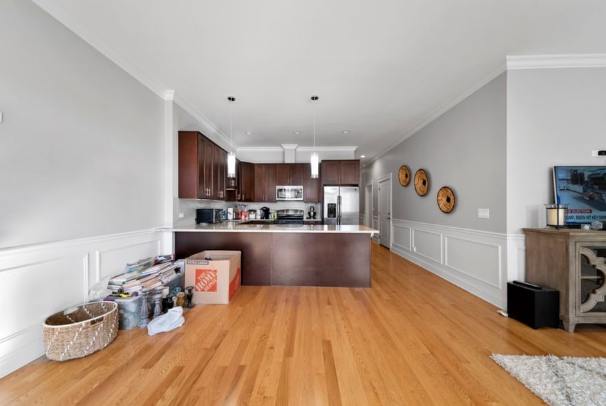 Building Photo - 3336 W Irving Park Rd