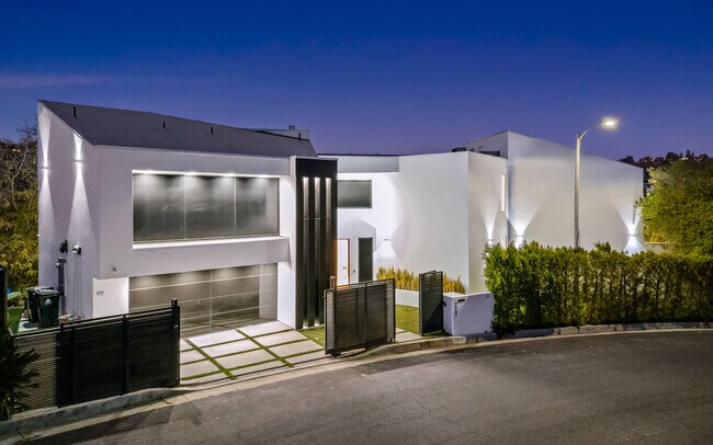 Building Photo - 7567 Hermes Dr