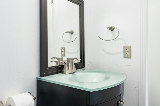 Building Photo - 3200 Mulberry Dr