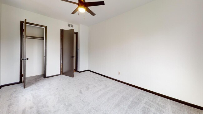 Building Photo - Parma - Ridgewood Lofts - 2 Bedroom - 1 Bath