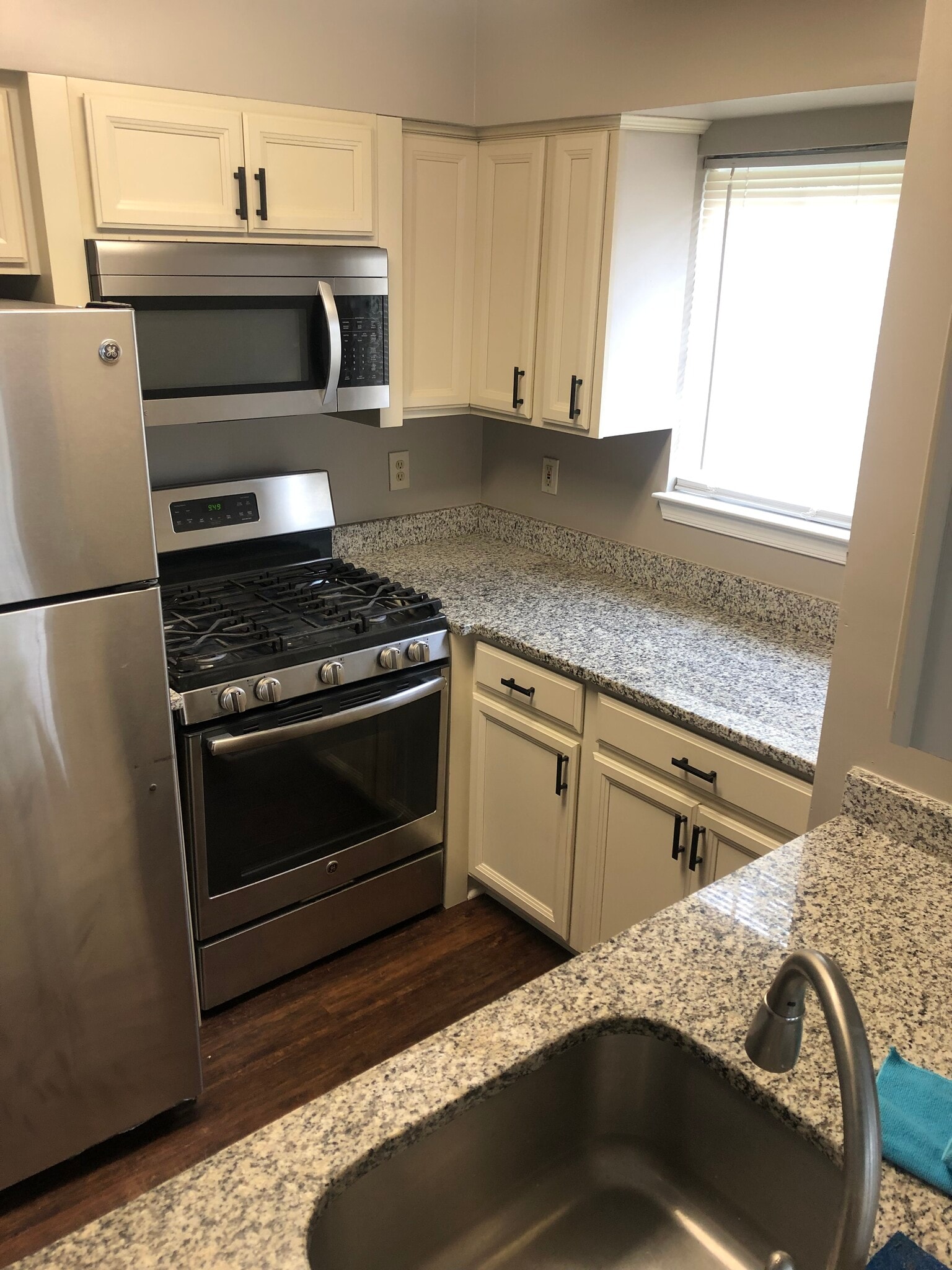 Building Photo - 6303 Sandpiper Ct