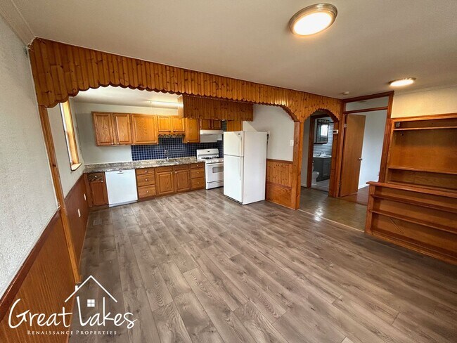 Building Photo - Charming 3 Bedroom 1.5 Bathroom Bungalow now available for rent!