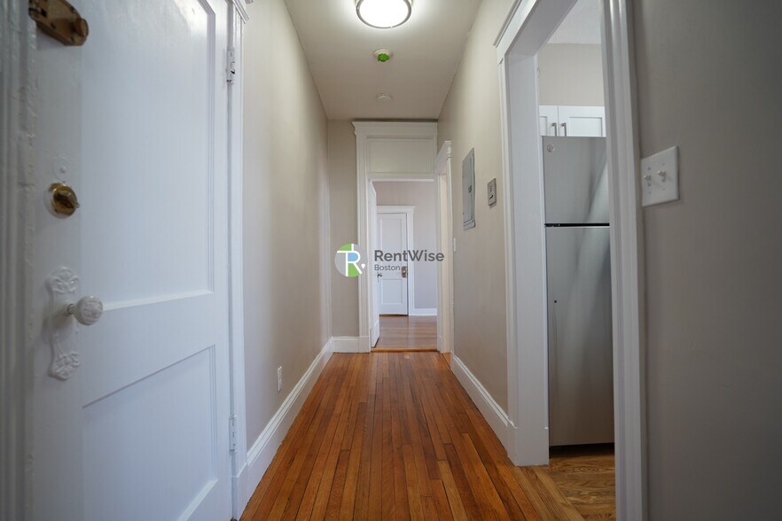 Building Photo - 79 Gordon St