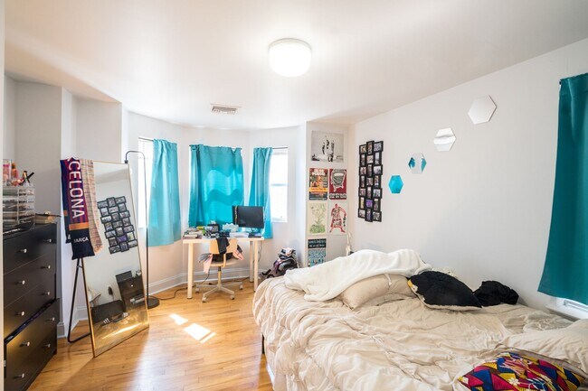 Building Photo - Large Center City Rittenhouse Four Bedroom Home