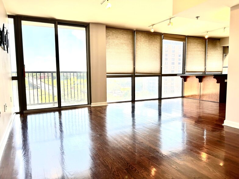 Building Photo - 600 Admiral Blvd