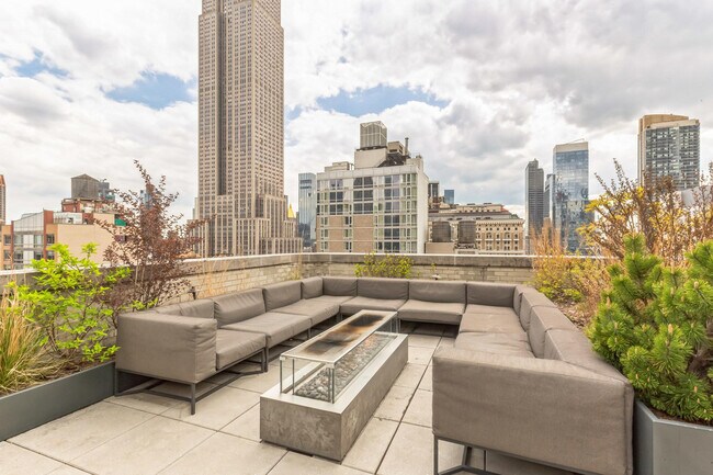 Building Photo - 64B W 37th St
