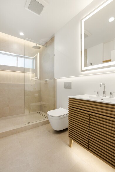 Bathrrom - 7314 Fallbrook Ave