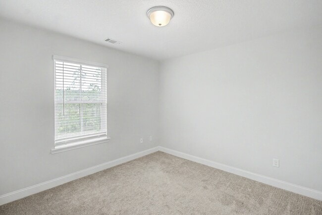 Building Photo - 173 Mcclelland Lp NE