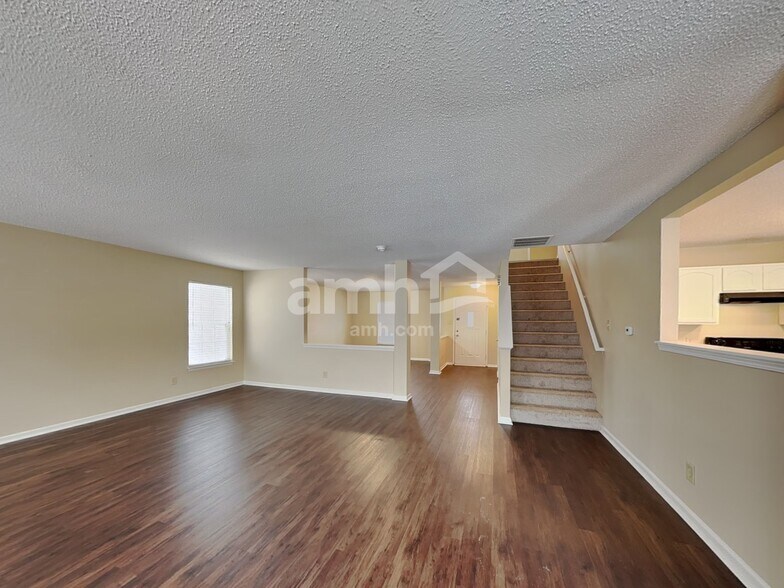 Building Photo - 10798 Cyrus Dr