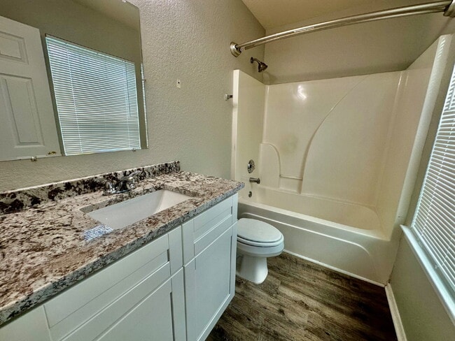 Building Photo - Three Bedroom, University Park Home!