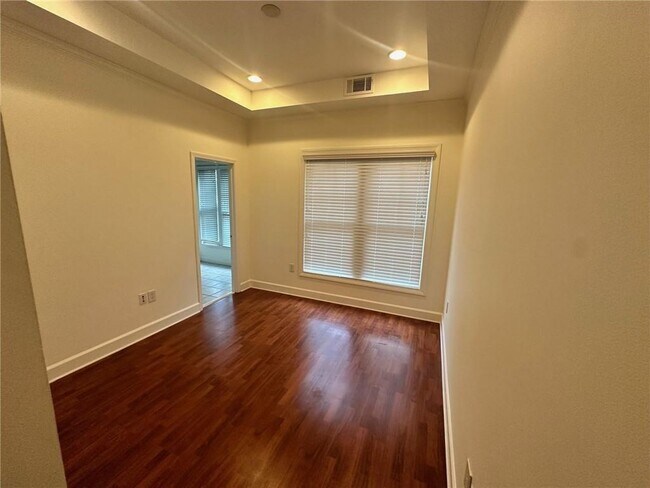 Building Photo - 726 Cosmopolitan Dr NE