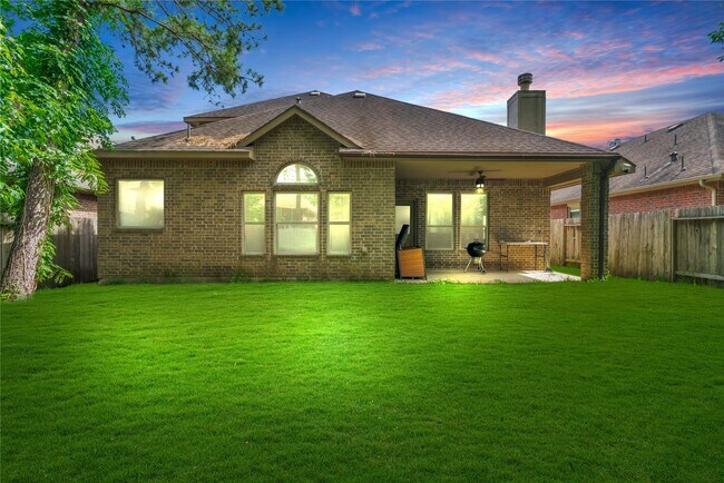 Building Photo - 2450 Garden Shadow Dr