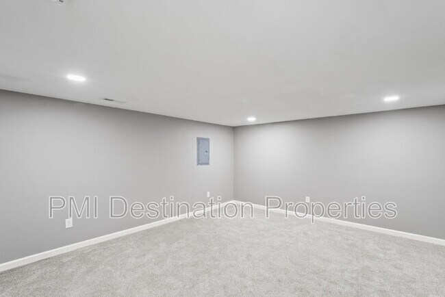 Building Photo - 5513 Hardy Ave