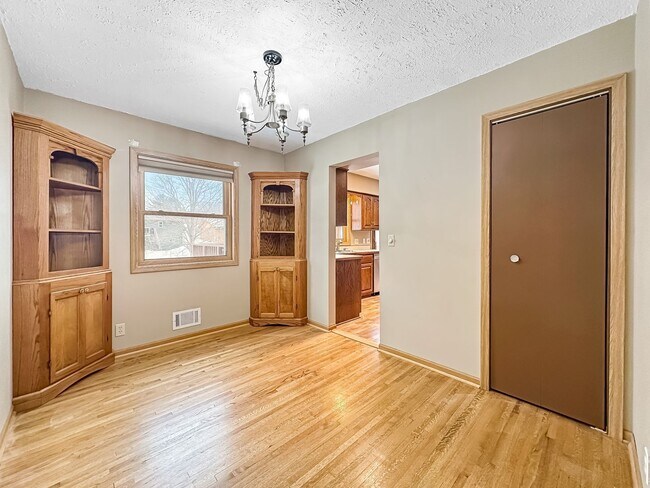 Building Photo - 4624 Maryland Ave N