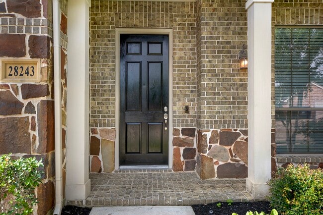 Building Photo - 28243 Chalet Park Dr