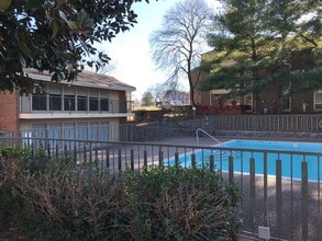 Building Photo - Awesome 2 Bedroom Condo Near the River!