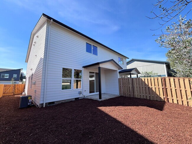 Building Photo - 3 Bedroom, 2.5 Bathroom New Build Available Now!