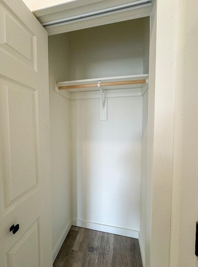 Building Photo - BRAND NEW Pet Friendly 1 bed/ 1 bath apart...