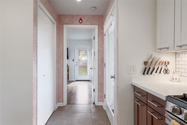 Building Photo - 3005 E 14th St