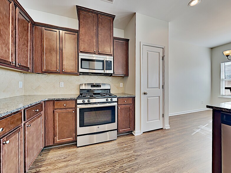 Building Photo - 468 Whispering Breeze Ln