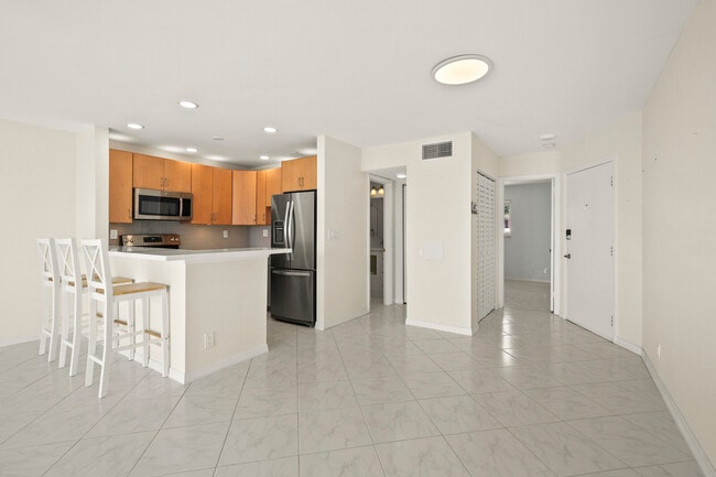 Building Photo - 400 Wilma Cir