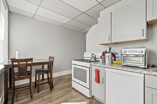 Building Photo - 70 S 15th St