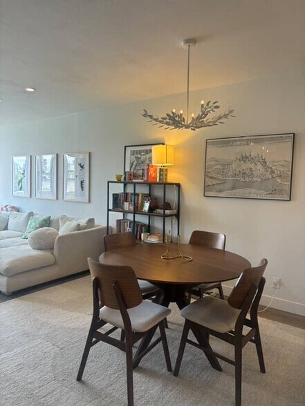 Building Photo - 11645 Montana Ave