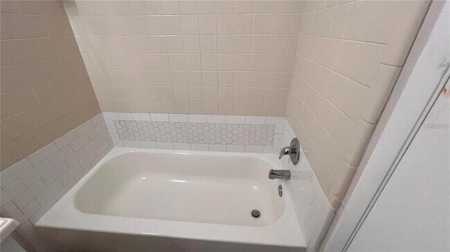 Building Photo - 1716 Foxhall Cir