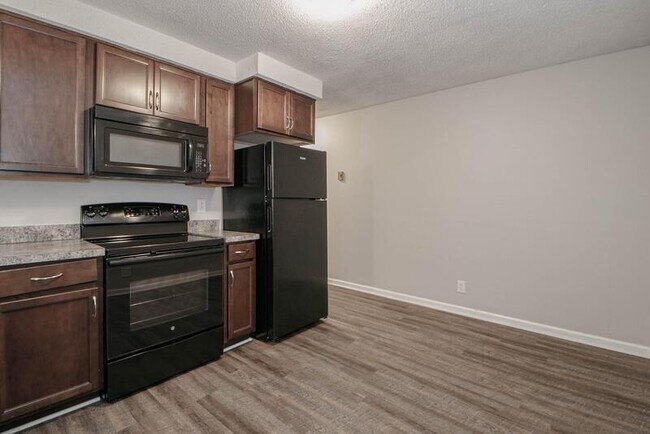 Building Photo - 805 Golf View Pl