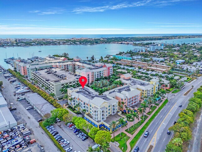 Building Photo - 802 W Windward Way