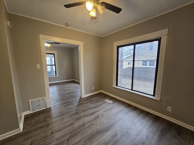 Building Photo - 214 Edwards St